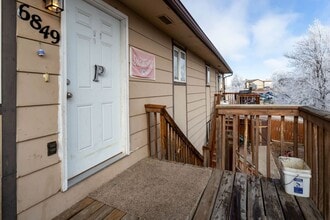 Building Photo - Fourplex in great central location!