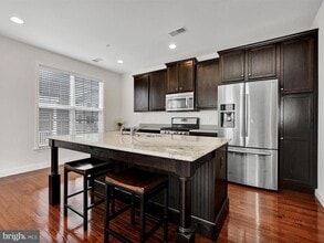 Building Photo - 147 Putnam Way