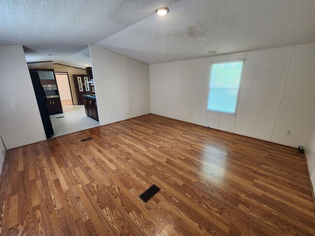 Building Photo - 15 Wilma Ln