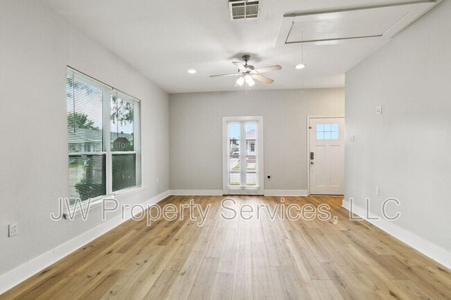 Building Photo - 3701 Derbigny St