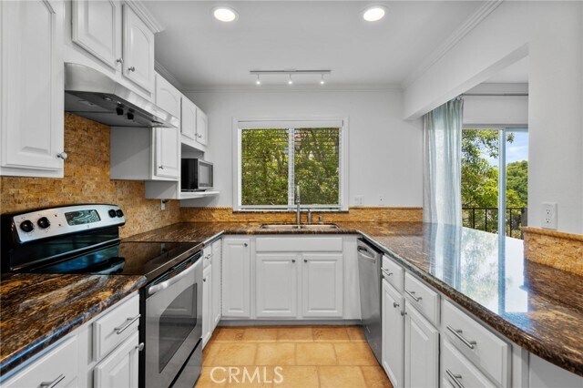 Building Photo - 28100 Ridgefern Ct