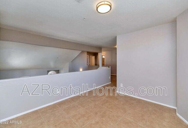 Building Photo - 8782 E Pinchot Ave