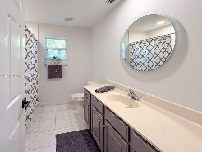 Building Photo - 4006 Bahia Isle Cir