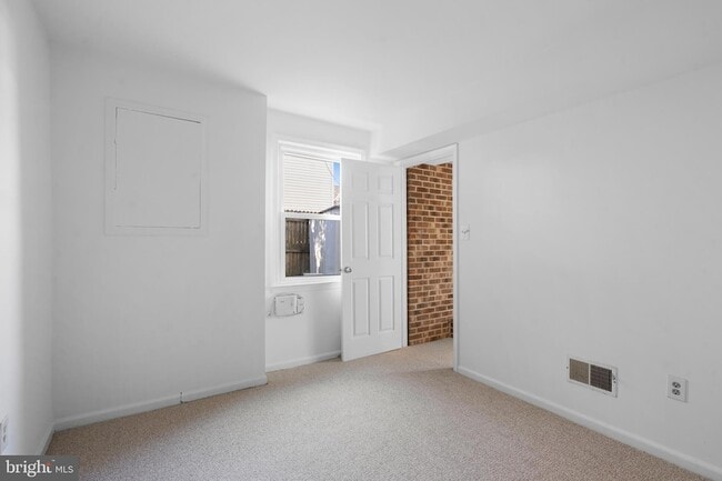 Building Photo - 2636 East Side Dr