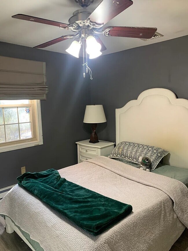 Building Photo - 19 Pine St