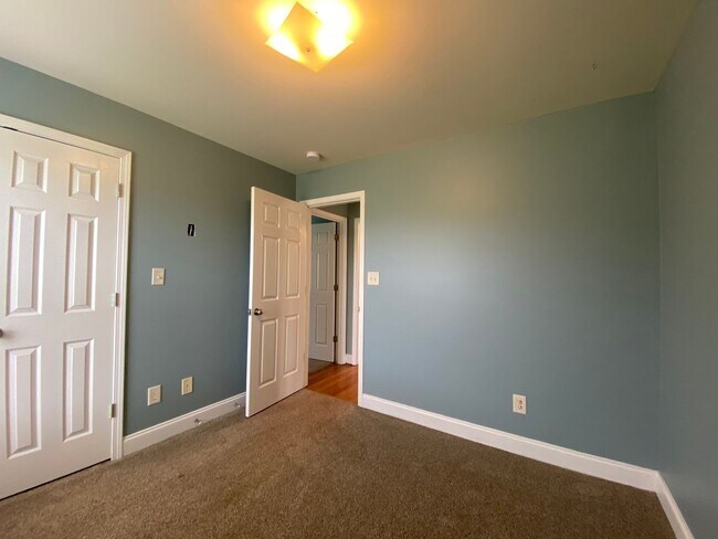 Building Photo - Home for Rent in Woodstock! View with 48 H...