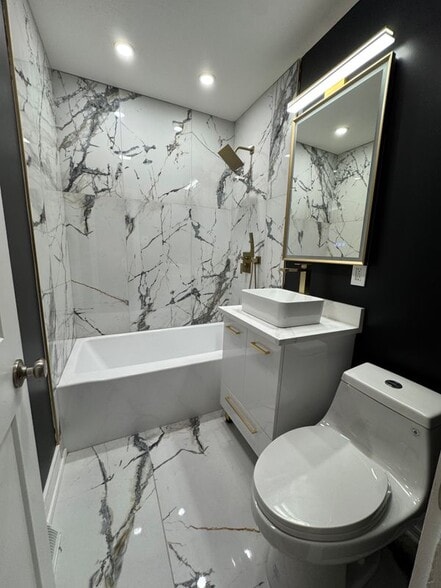 Building Photo - 2704 W 15th Ave