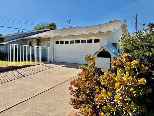 Building Photo - 11543 Swinton Ave