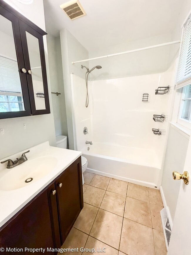 Building Photo - Charming Home in Charlotte, NC