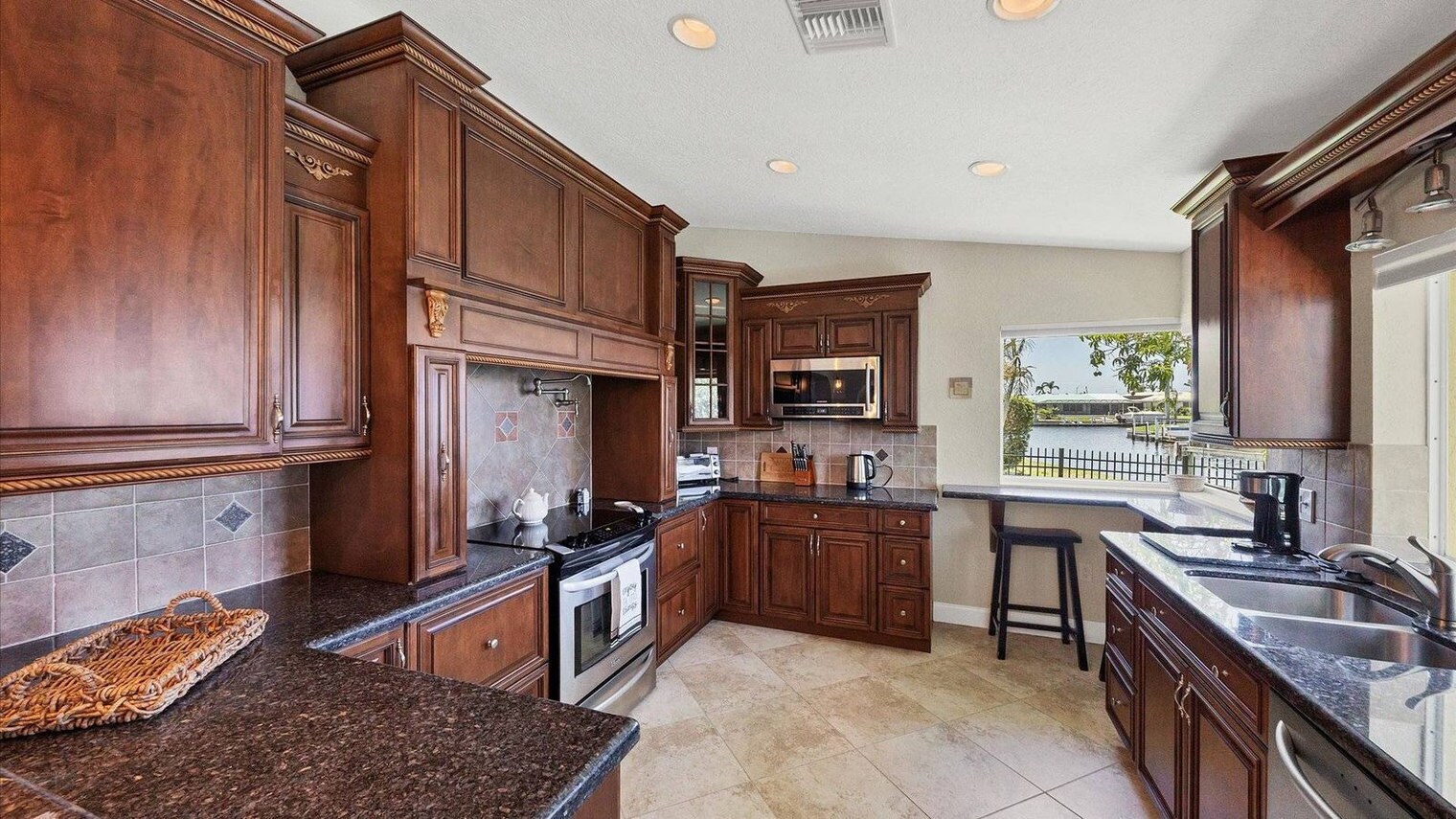 Building Photo - 945 Santa Brigida Ct