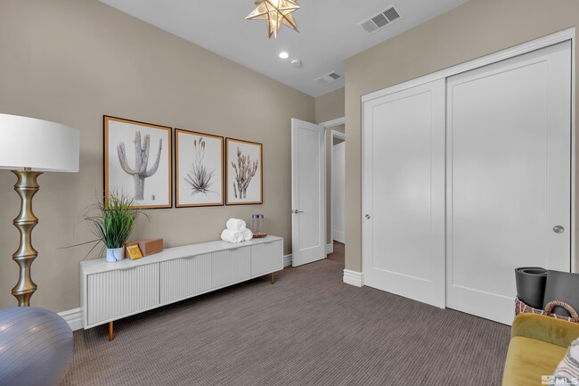 Building Photo - 724 W Pleasant Oak Trl