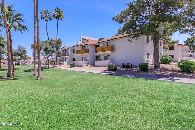 Building Photo - 4620 W McDowell Rd
