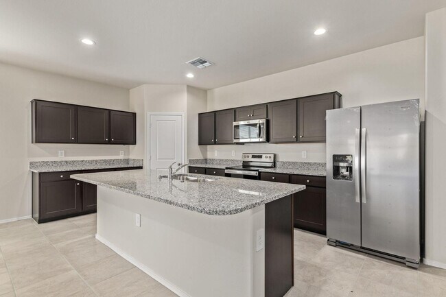 Building Photo - 3905 S 244th Dr