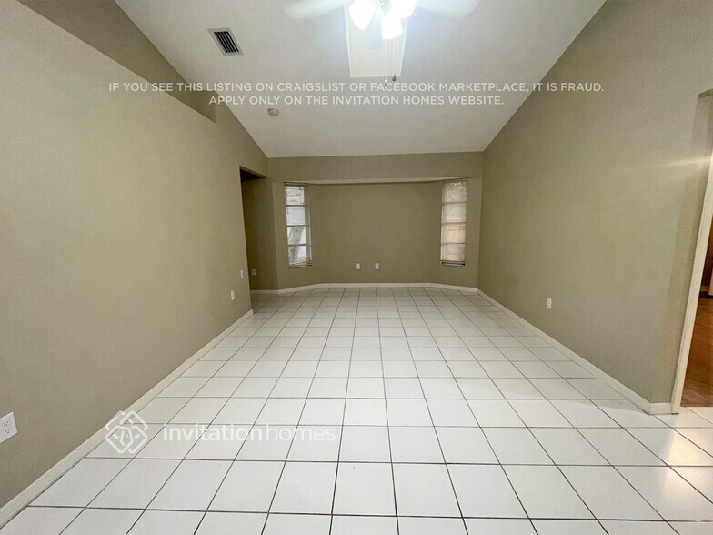 Building Photo - 385 Atwater St