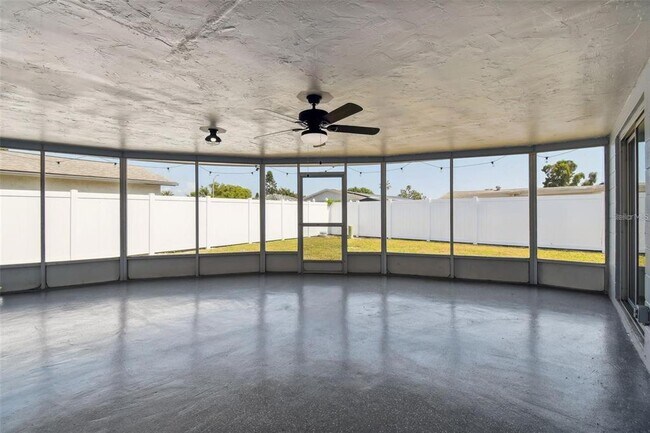 Building Photo - 3600 Umber Rd