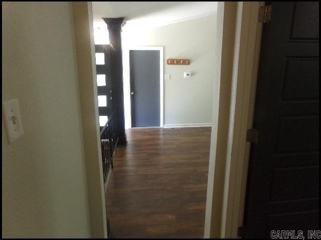 Building Photo - 102 Pin Oak Cove