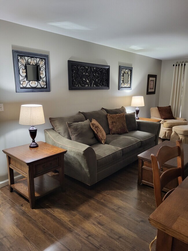 Building Photo - 950 E Rue de la Banque St