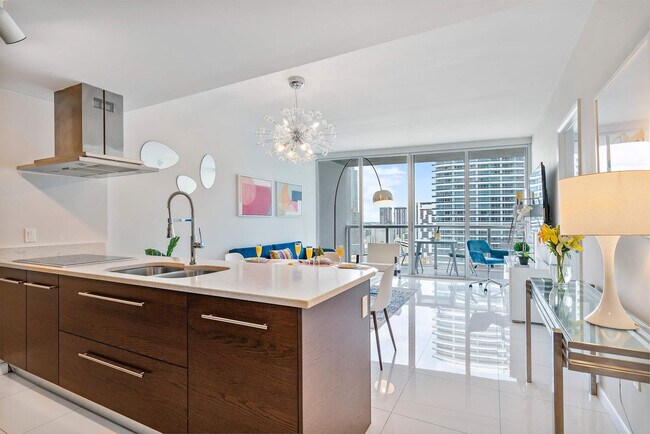 Building Photo - 485 Brickell Ave