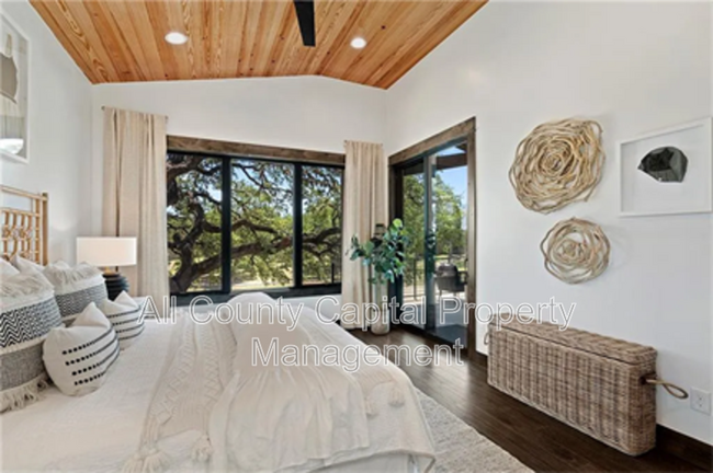 Building Photo - 2113 Barbaro Way