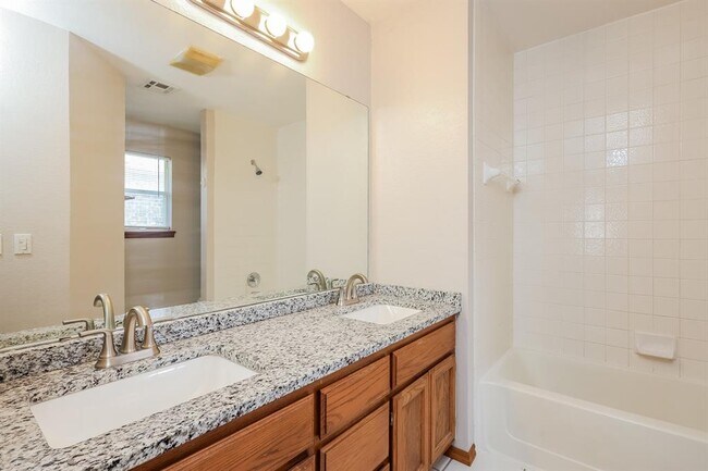 Building Photo - 1401 Nottoway Dr