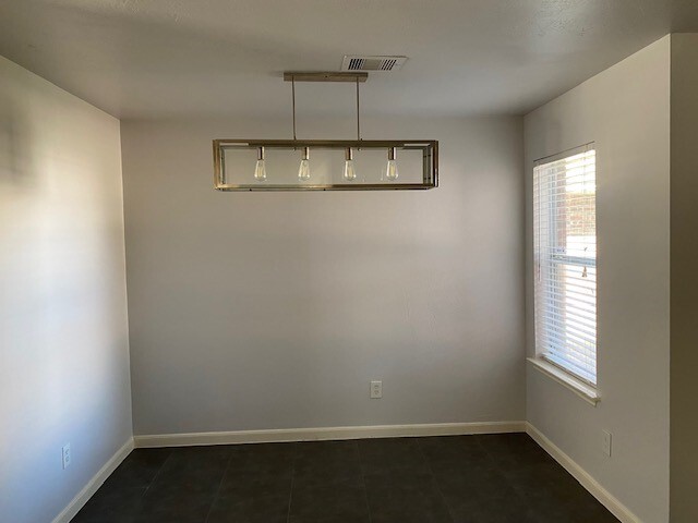 Building Photo - 18911 Brownstone Mills Dr