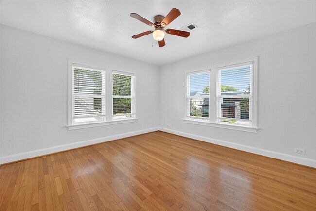 Building Photo - 2328 McClendon St