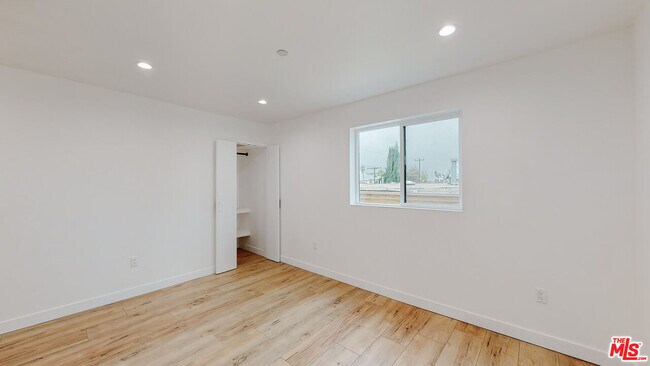 Building Photo - 6811 Gloria Ave