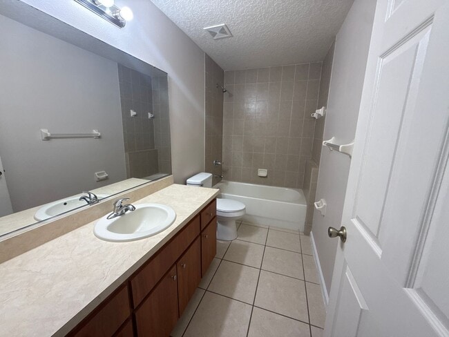 Building Photo - SILVER SPRINGS SHORES 3/2/2