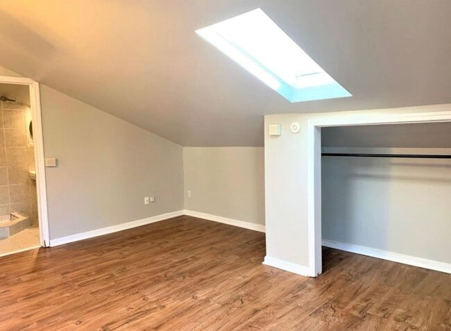 Building Photo - 616 Saluda Ave