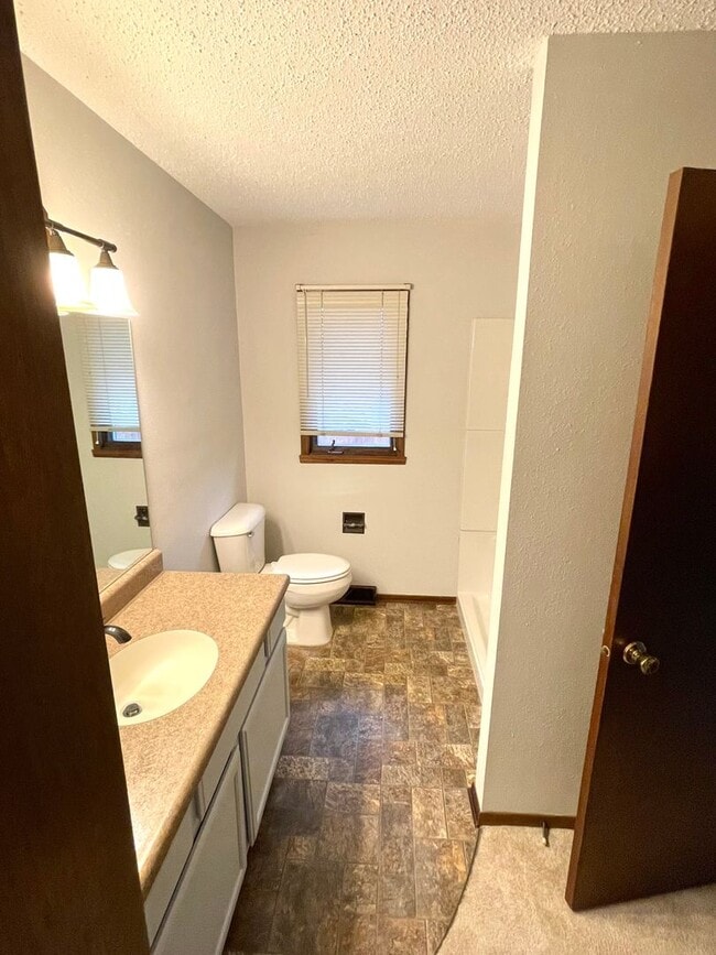 Building Photo - ~ RENT SPECIAL ~ HOLIDAY MERRINESS ~ Beautiful 4 bedroom cul-de-sac home for rent!