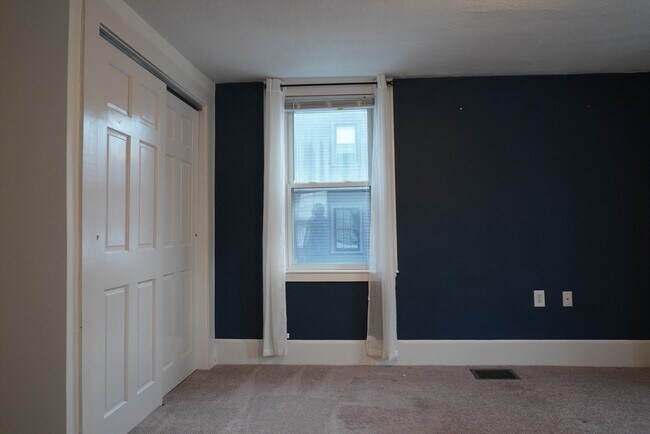 Building Photo - 27 Turner St