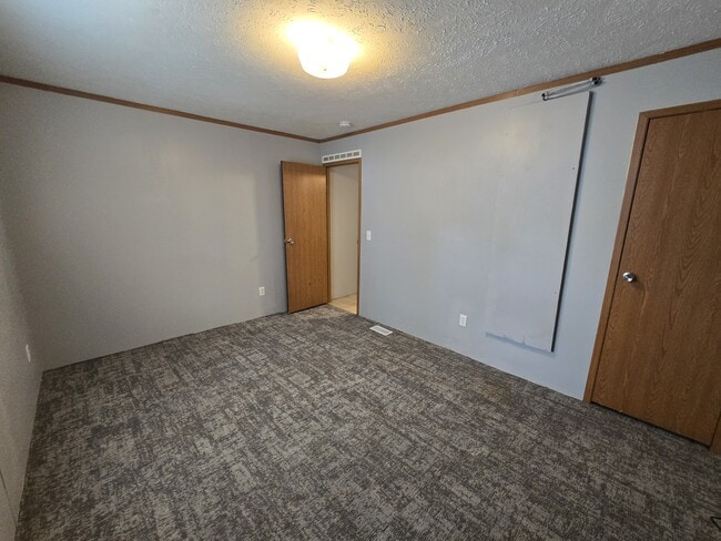 Building Photo - 700 W Ridgeway Ave