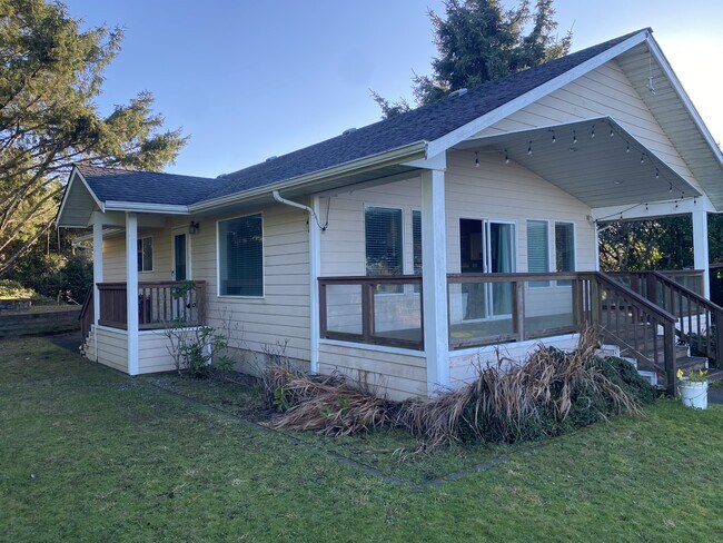 Building Photo - 348 Cockle St SW