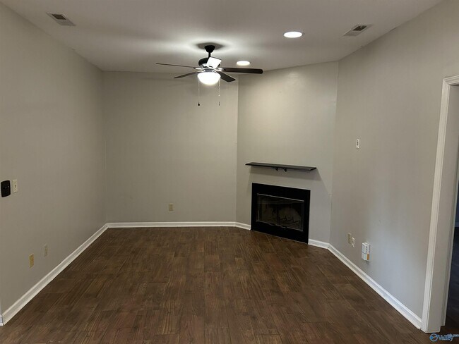 Building Photo - 105 Browns Ridge Ln