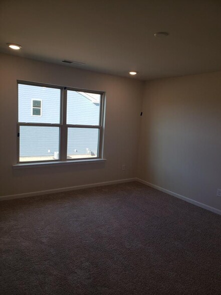 Building Photo - Room in House on Maylen Trace