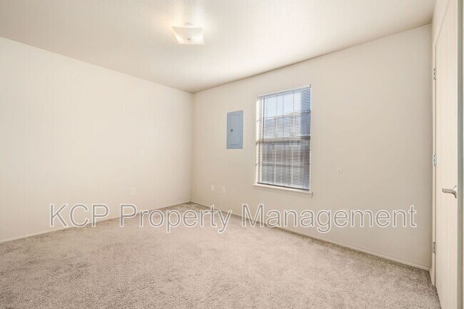 Building Photo - 6400 Massard Rd