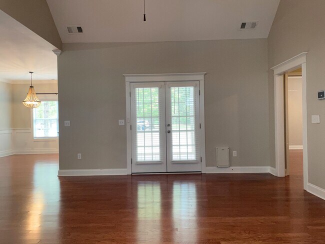 Building Photo - 2196 Eisenhower Ave