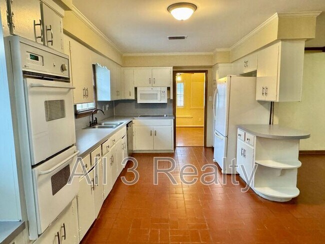 Building Photo - 2913 Sumter Ave