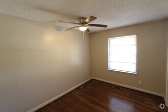 Building Photo - New On The Market with Fresh Updates!!