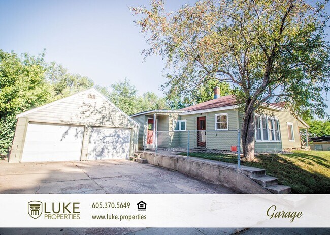 Building Photo - 802 N Dakota Ave