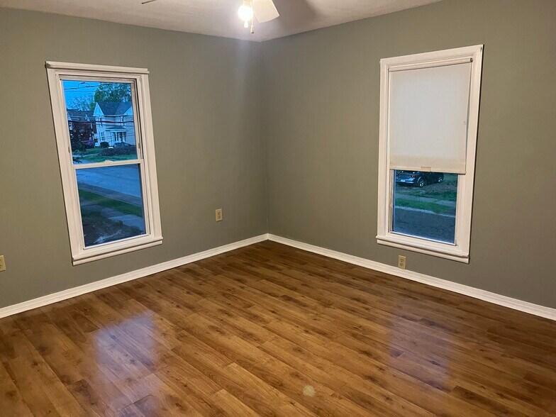 Larger Bedroom - 240 W William St