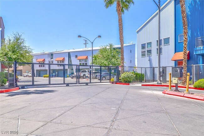 Building Photo - 251 Tower St