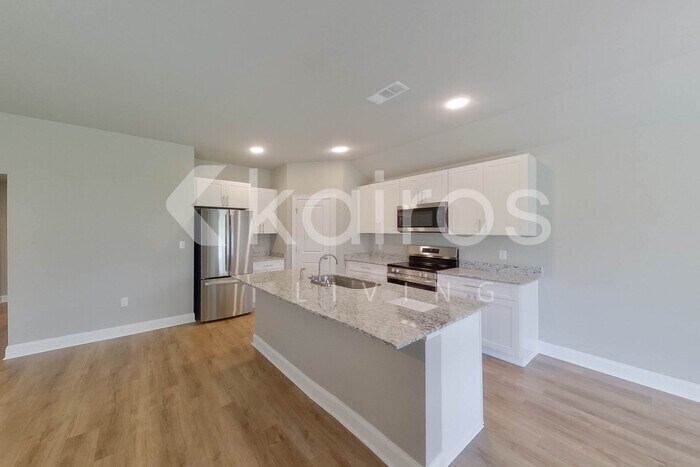 Building Photo - 13778 Pinyon Dr