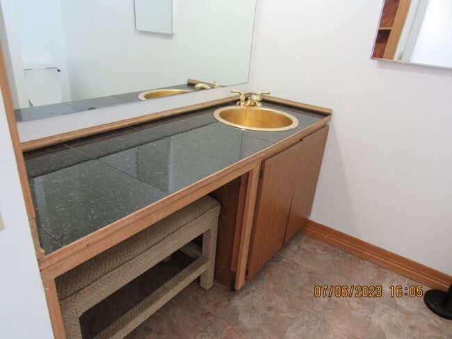 Building Photo - PRICE REDUCED! COMFORTABLE, SINGLE FAMILY HOME!