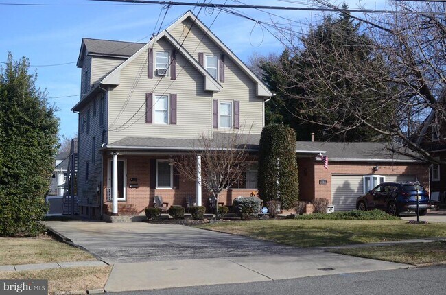 Building Photo - 219 9th Ave