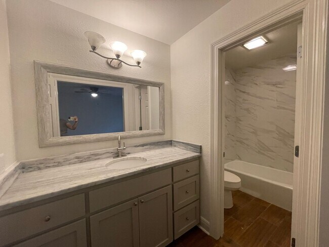 Building Photo - Charming Three Bedroom Home In Shenandoah ...