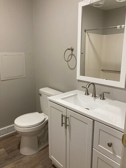 Building Photo - 6 Coolview Ln