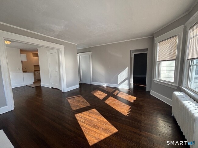 Building Photo - 52 Hoyt St