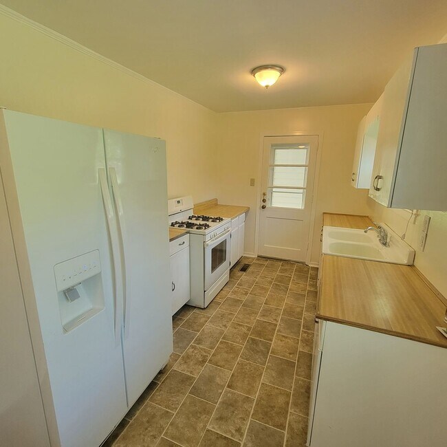 Building Photo - 2 Bed, 1 Bath House-Cookeville City Limits