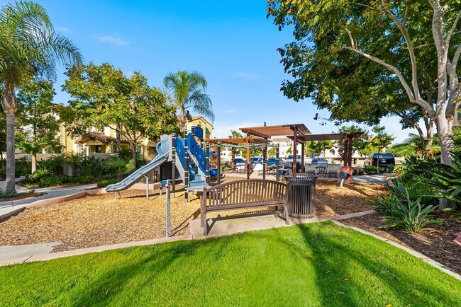 Building Photo - 1460 Mockingbird Ct